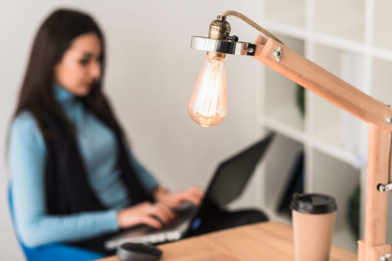 Qué es la potencia contratada y cómo afecta a la factura de una empresa